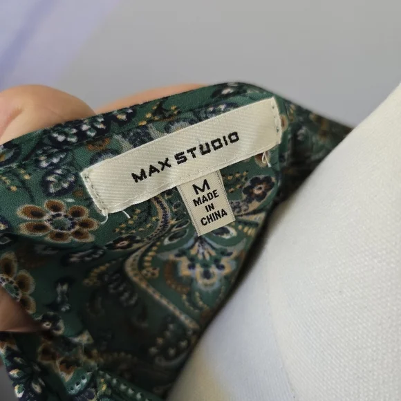 Max Studio | Medium | Green Paisley Clinched Tie Waisted Top - Picture 8 of 13